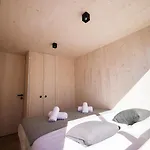 Arcadia Eco-luxe Mobile Homes With Infinity Pool By Oiko Collection *