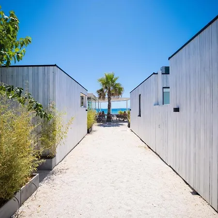 Arcadia Eco-luxe Mobile Homes With Infinity Pool By Oiko Collection *