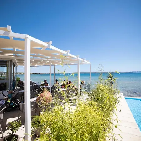 Arcadia Eco-luxe Mobile Homes With Infinity Pool By Oiko Collection Villa *