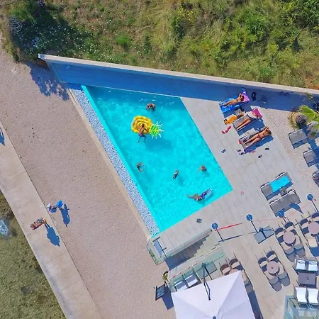 Arcadia Eco-luxe Mobile Homes With Infinity Pool By Oiko Collection * Privlaka (Zadar)
