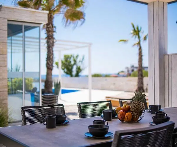 Arcadia Eco-luxe Mobile Homes With Infinity Pool By Oiko Collection *