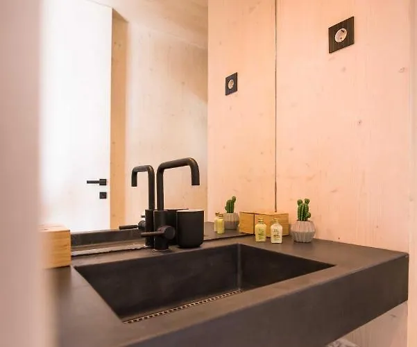 Arcadia Eco-luxe Mobile Homes With Infinity Pool By Oiko Collection Vila