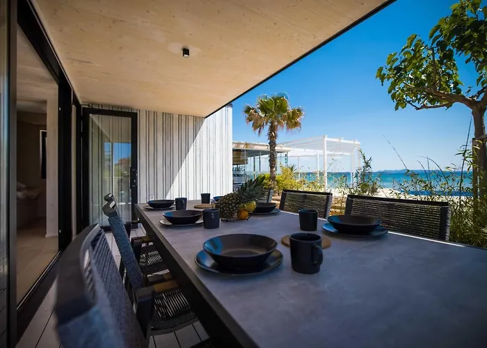 Arcadia Eco-luxe Mobile Homes With Infinity Pool By Oiko Collection