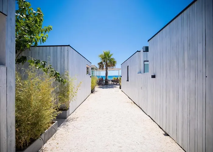 Arcadia Eco-luxe Mobile Homes With Infinity Pool By Oiko Collection *