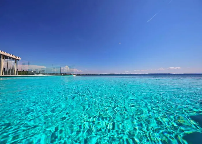 Arcadia Eco-luxe Mobile Homes With Infinity Pool By Oiko Collection *