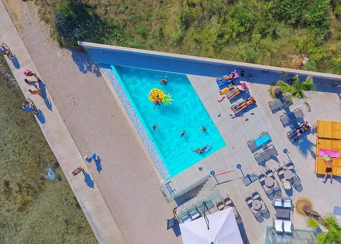 Arcadia Eco-luxe Mobile Homes With Infinity Pool By Oiko Collection * Privlaka (Zadar)