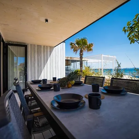 Arcadia Eco-luxe Mobile Homes With Infinity Pool By Oiko Collection