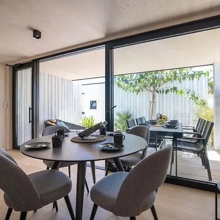 Arcadia Eco-luxe Mobile Homes With Infinity Pool By Oiko Collection Villa Privlaka (Zadar)