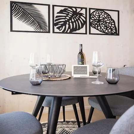 Arcadia Eco-luxe Mobile Homes With Infinity Pool By Oiko Collection Villa Privlaka (Zadar)